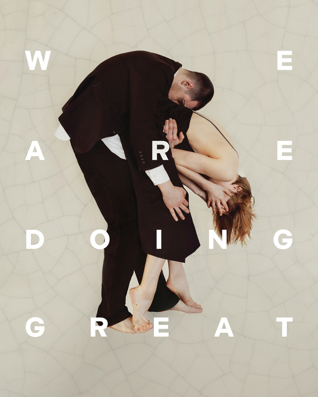 Een man en vrouw in een dynamische pose, met de tekst "WE ARE DOING GREAT" op de achtergrond.