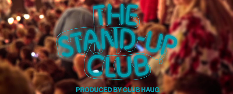 Afbeelding van een druk bezochte comedyclub met de tekst "The Stand-Up Club" in het blauw, geproduceerd door Gilles Maux.