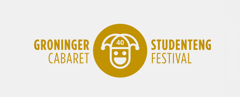 Logo van het Groninger Cabaret Studentenfestival met een lachend gezicht en een hoed.
