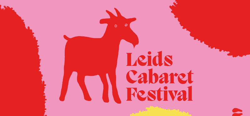Rood silhouet van een geit met de tekst "Leids Cabaret Festival" op een kleurrijke achtergrond.
