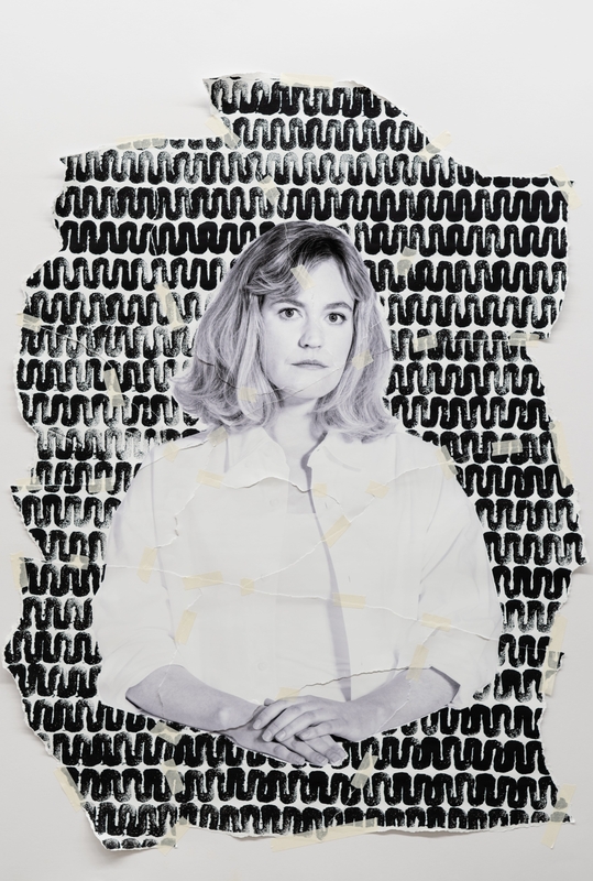 Zwart-wit illustratie van een vrouw met een lichte blouse, omgeven door een patroon van zwarte golven.