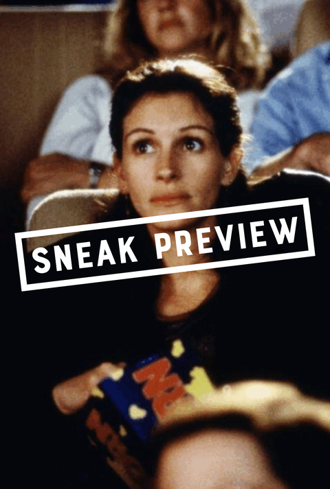 Vrouw zit in een filmzaal en kijkt aandachtig naar het scherm; tekst overlay "SNEAK PREVIEW".