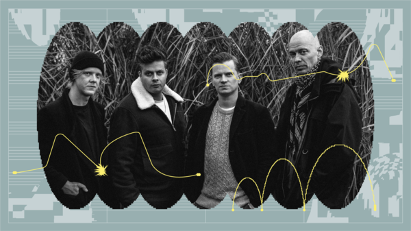 Groep van vier mannen poseert voor een abstracte achtergrond met grafische elementen en lichtstrepen.