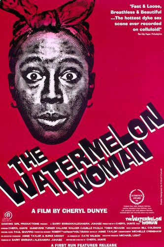 Filmposter van "The Watermelon Woman" met een zwart-wit afbeelding van een vrouw en een felroze achtergrond.